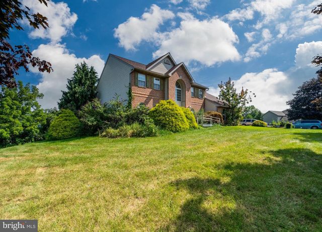 20 MEADOW RIDGE RD, Temple, PA 19560