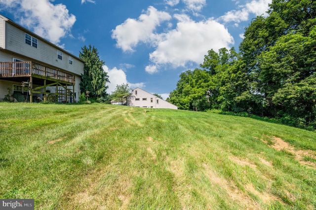 20 MEADOW RIDGE RD, Temple, PA 19560