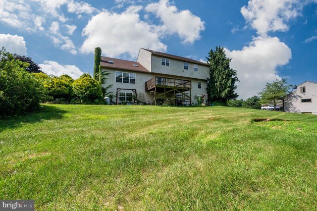 20 MEADOW RIDGE RD, Temple, PA 19560