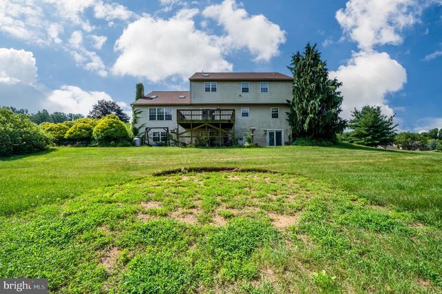 20 MEADOW RIDGE RD, Temple, PA 19560