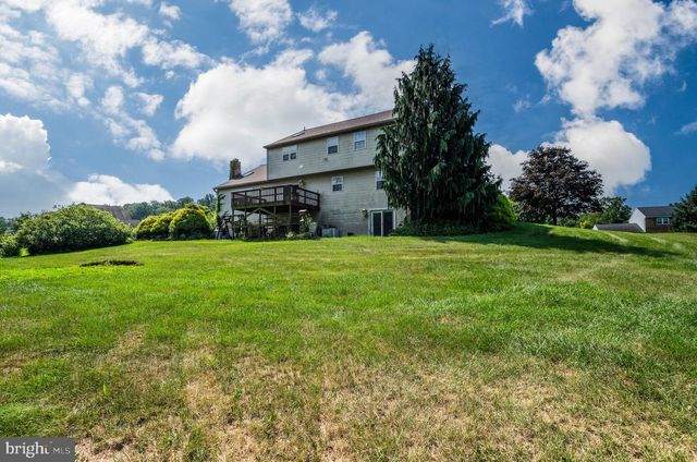 20 MEADOW RIDGE RD, Temple, PA 19560