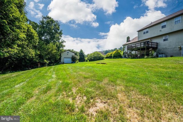 20 MEADOW RIDGE RD, Temple, PA 19560