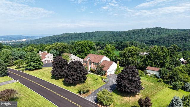20 MEADOW RIDGE RD, Temple, PA 19560