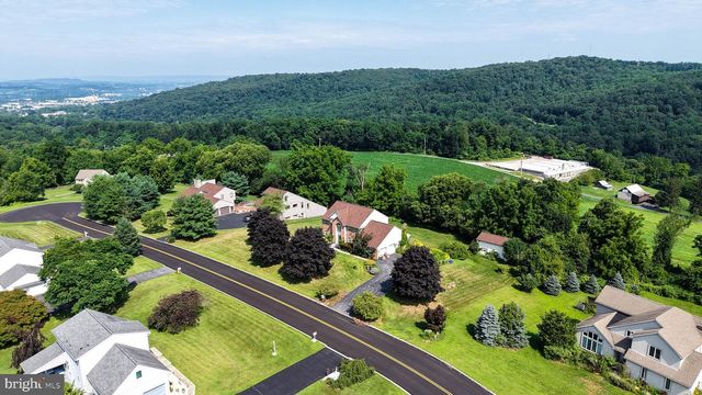 20 MEADOW RIDGE RD, Temple, PA 19560