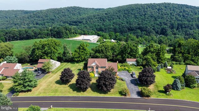 20 MEADOW RIDGE RD, Temple, PA 19560