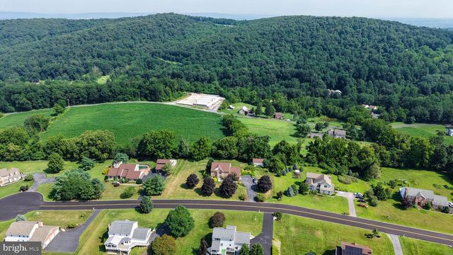 20 MEADOW RIDGE RD, Temple, PA 19560