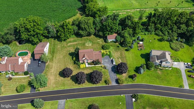 20 MEADOW RIDGE RD, Temple, PA 19560