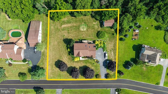 20 MEADOW RIDGE RD, Temple, PA 19560