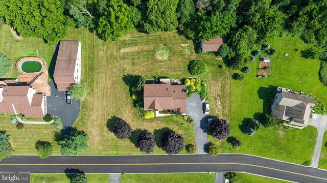 20 MEADOW RIDGE RD, Temple, PA 19560