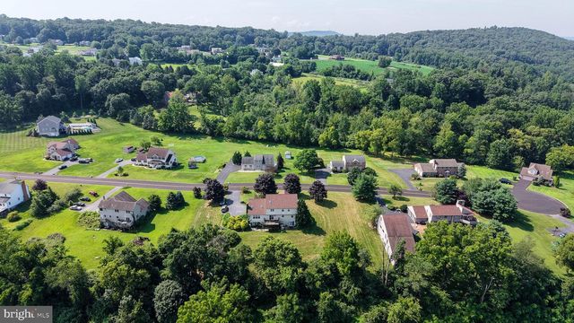 20 MEADOW RIDGE RD, Temple, PA 19560