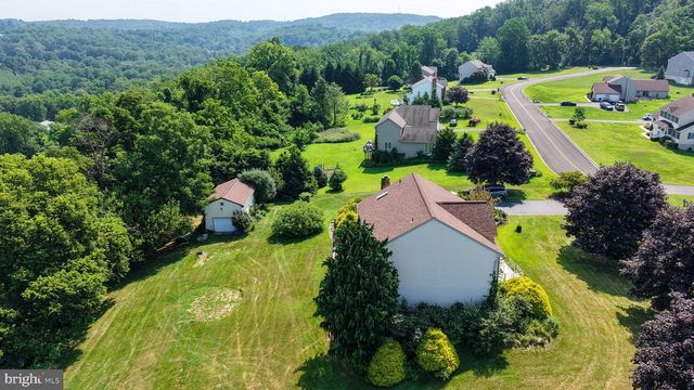 20 MEADOW RIDGE RD, Temple, PA 19560