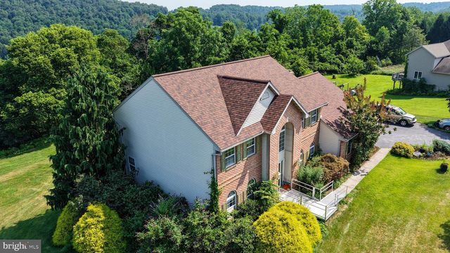 20 MEADOW RIDGE RD, Temple, PA 19560