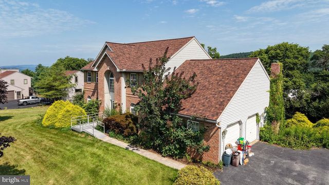 20 MEADOW RIDGE RD, Temple, PA 19560