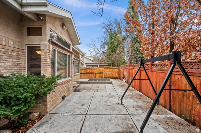 2088 E RAINBOW POINTE DR, Holladay, UT 84124