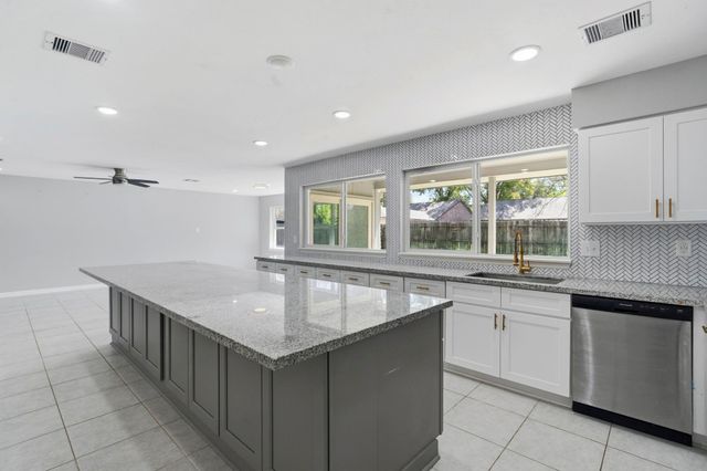 12811 Club Lane, Houston, TX 77099