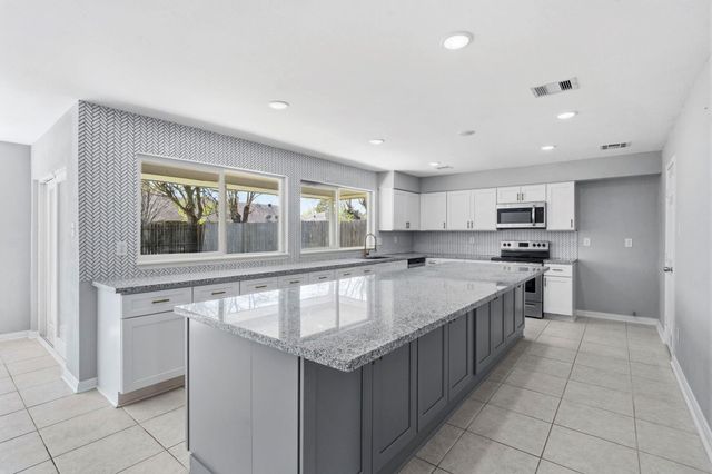 12811 Club Lane, Houston, TX 77099