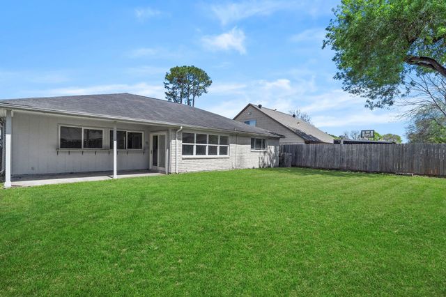 12811 Club Lane, Houston, TX 77099