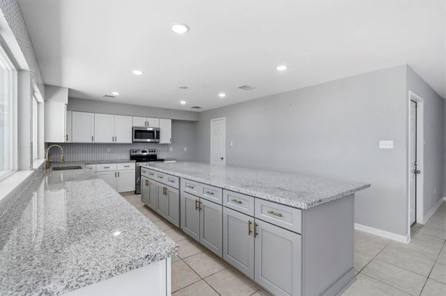 12811 Club Lane, Houston, TX 77099