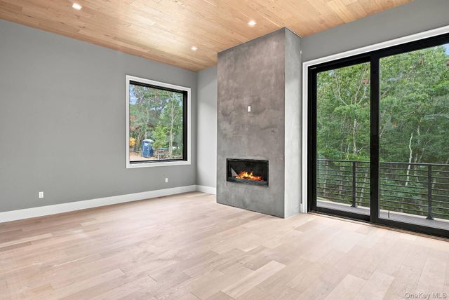 207 Middle Line Highway, Southampton, NY 11968