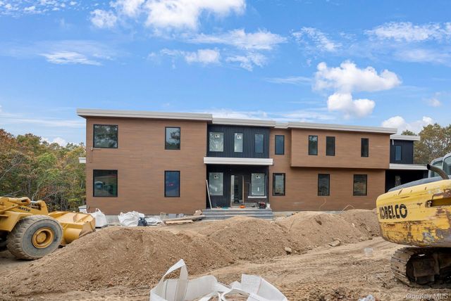 207 Middle Line Highway, Southampton, NY 11968