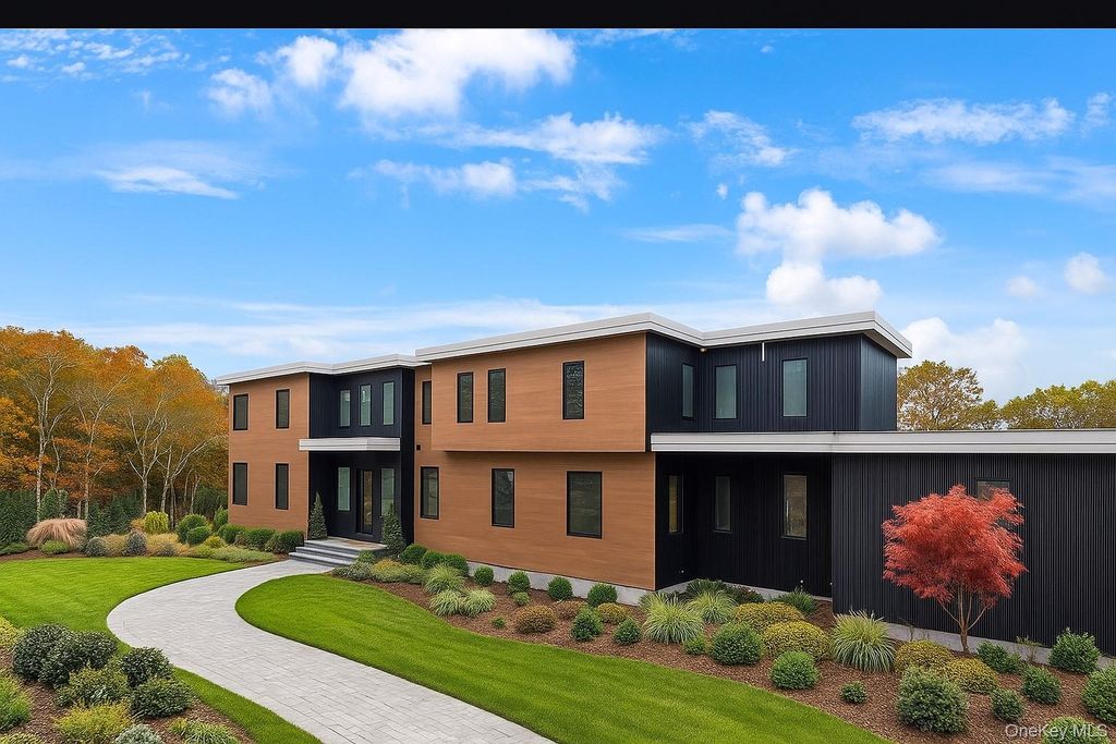 207 Middle Line Highway, Southampton, NY 11968