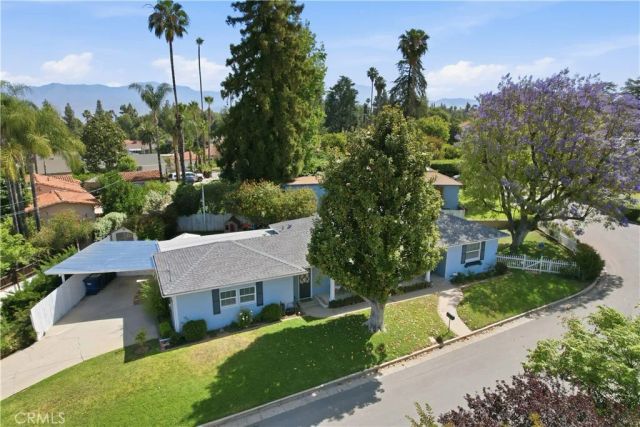 1329 La Loma Dr., Redlands, CA 92373