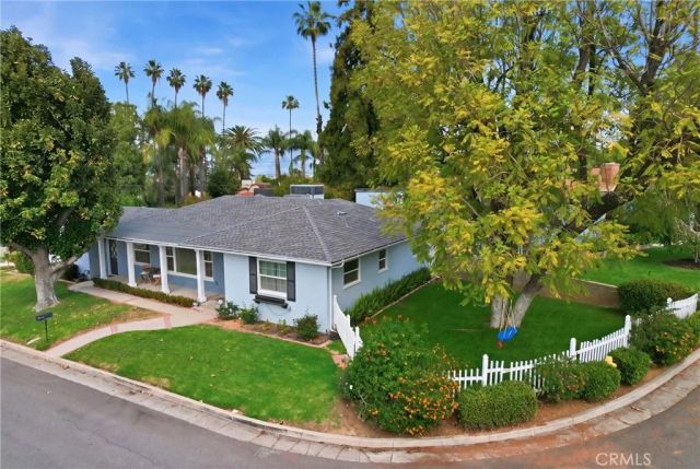1329 La Loma Dr., Redlands, CA 92373