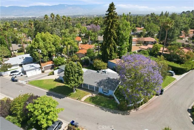 1329 La Loma Dr., Redlands, CA 92373