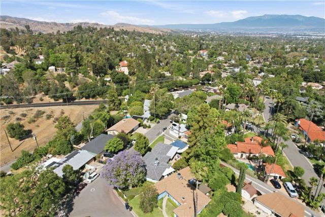 1329 La Loma Dr., Redlands, CA 92373
