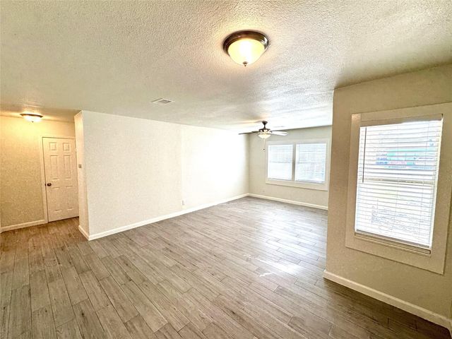 2320 29th Avenue N, Texas City, TX 77590