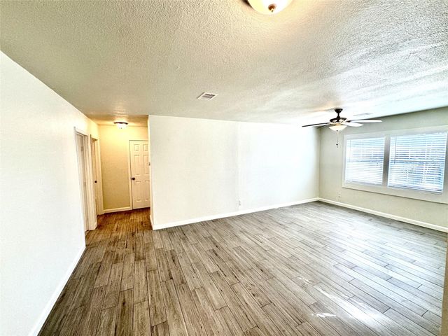 2320 29th Avenue N, Texas City, TX 77590