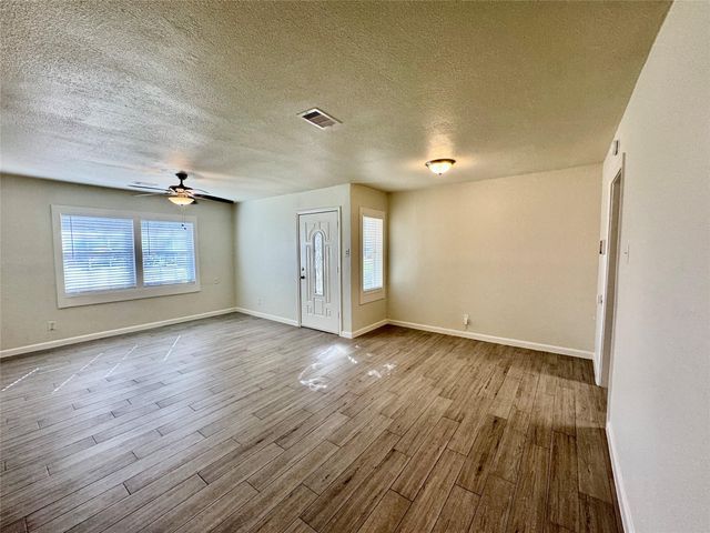 2320 29th Avenue N, Texas City, TX 77590