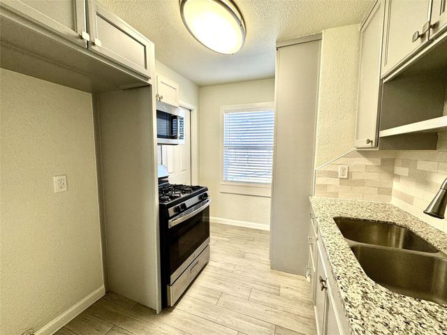 2320 29th Avenue N, Texas City, TX 77590