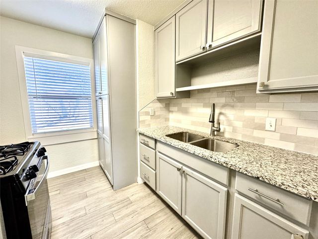 2320 29th Avenue N, Texas City, TX 77590