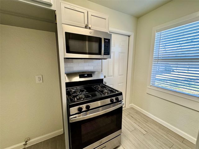 2320 29th Avenue N, Texas City, TX 77590