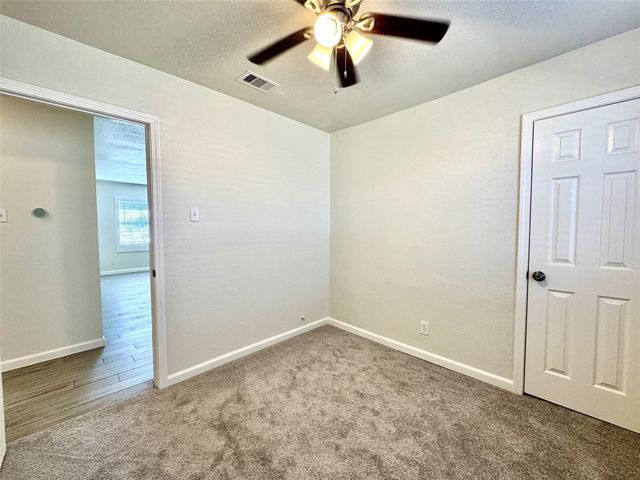 2320 29th Avenue N, Texas City, TX 77590