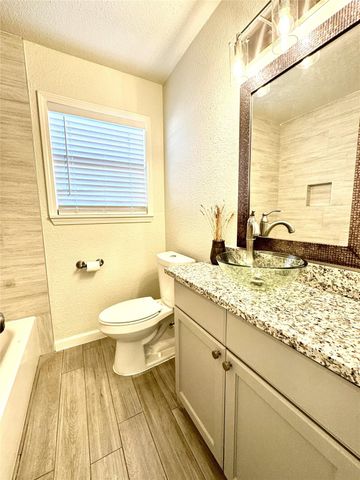 2320 29th Avenue N, Texas City, TX 77590