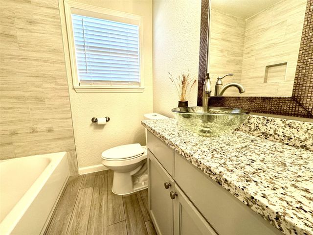 2320 29th Avenue N, Texas City, TX 77590