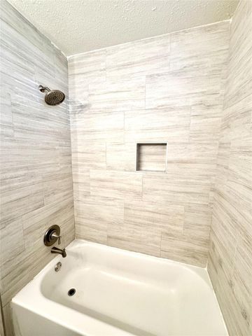 2320 29th Avenue N, Texas City, TX 77590