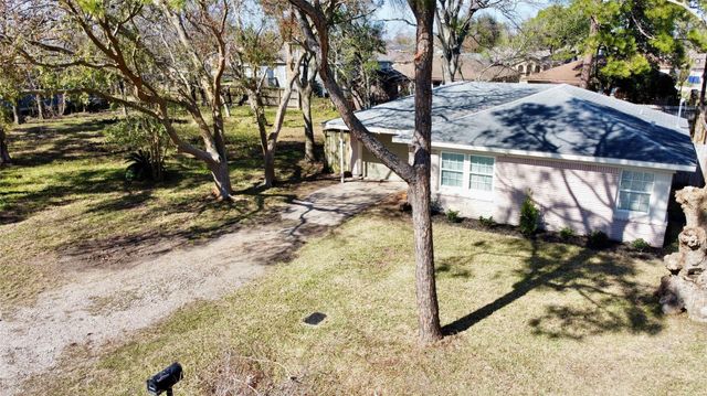 2320 29th Avenue N, Texas City, TX 77590