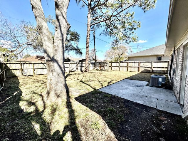 2320 29th Avenue N, Texas City, TX 77590