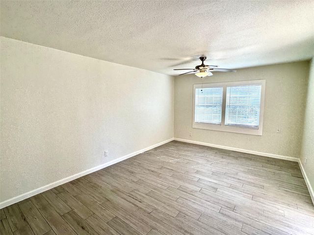 2320 29th Avenue N, Texas City, TX 77590