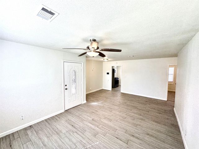 2320 29th Avenue N, Texas City, TX 77590