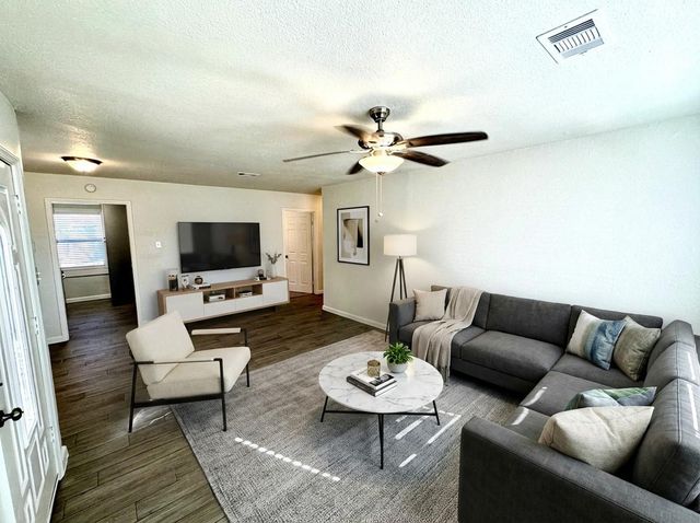 2320 29th Avenue N, Texas City, TX 77590