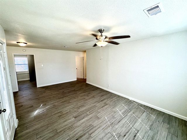 2320 29th Avenue N, Texas City, TX 77590