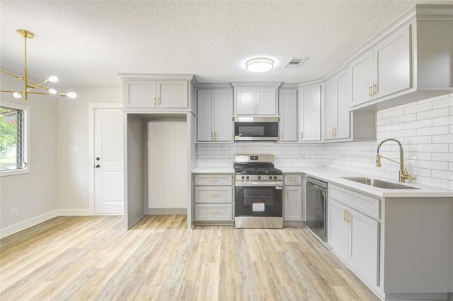 110 Cherry Street, Lake Jackson, TX 77566