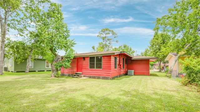110 Cherry Street, Lake Jackson, TX 77566