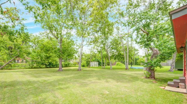 110 Cherry Street, Lake Jackson, TX 77566