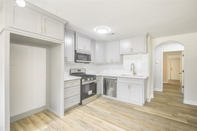 110 Cherry Street, Lake Jackson, TX 77566