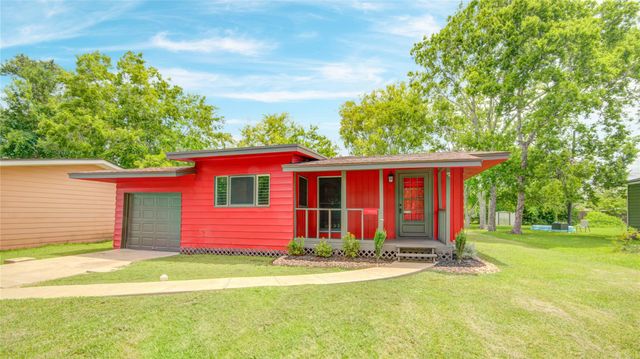 110 Cherry Street, Lake Jackson, TX 77566